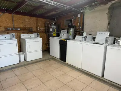 a laundry room with lots of washers and dryers at Coalinga Motel in Coalinga