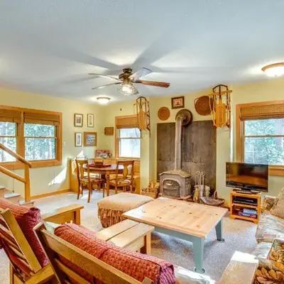 1 Mi to Lake Tahoe Rustic Cabin with Boat Dock
