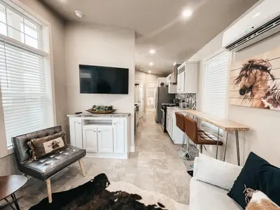 a living room with a couch and a kitchen at Beautiful Private Cottage Sunstone in Reno