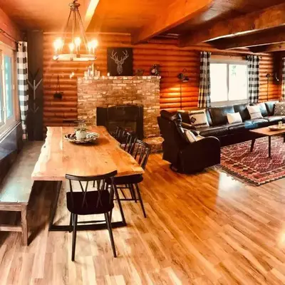 Happy Cabin Near Snow and Lake with Hot Tub