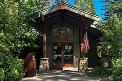 a building with a flag in front of it at Gold Bend Getaway in Truckee
