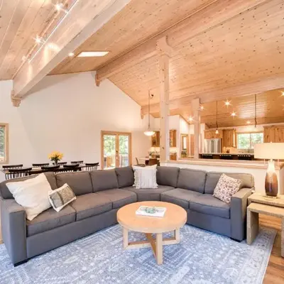 Knotty and Nice - 4BR w Private Hot Tub