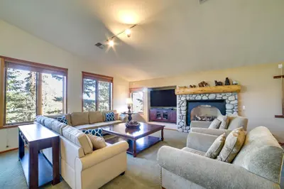 Gallery image of 5 Mi to Skiing Mammoth Lakes Home with Pool Table! in Mammoth Lakes