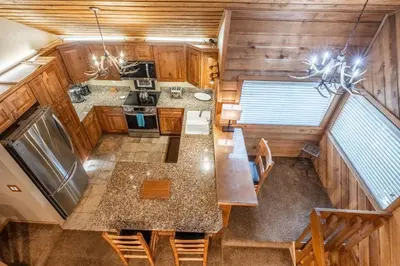 Gallery image of Snowcreek Phase ONE #61 - 3 Bedroom + Loft, 3 Bathroom, Sleeps 10. Mountain Views, Short Walk to Free Town Shuttle in Mammoth Lakes