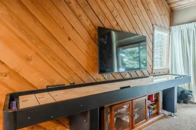 Gallery image of Snowcreek Phase ONE #61 - 3 Bedroom + Loft, 3 Bathroom, Sleeps 10. Mountain Views, Short Walk to Free Town Shuttle in Mammoth Lakes