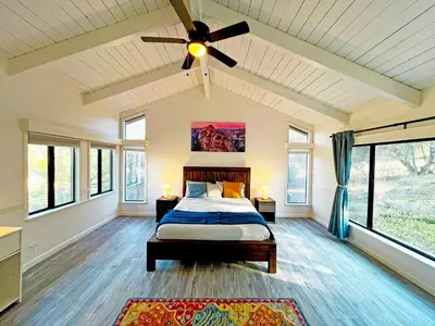 a bedroom with a bed and a ceiling fan at Modern Yosemite Cabin, 15min Bass Lake, Sleeps 8 in Oakhurst