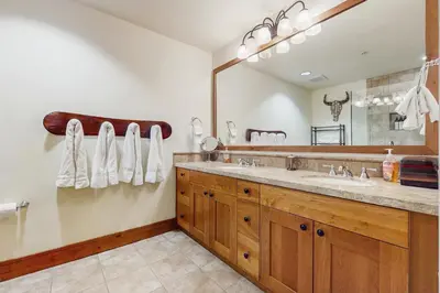 a bathroom with a sink and a large mirror at Northstar Escape in Kingswood Estates