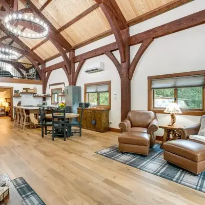 Bear Lodge Waterfront Cabin with Level 2 EV Charger