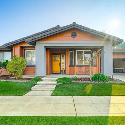 26 Mi to Fresno Pet-Friendly Home in Reedley!