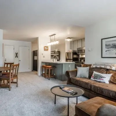 Crestview #3 bldg C 1 Bedroom plus Den / 2 Bathroom