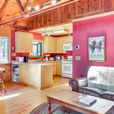 Less Than 2 Blocks to Lake Tahoe Family Home Near Skiing