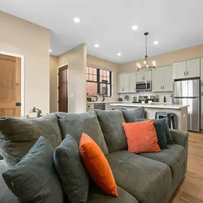 Luxury Living Modern Midtown Ensuite Baths Patio
