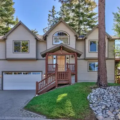 2272L The Lupine Lodge
