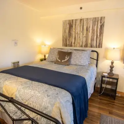 Inside Yosemite Park-Cozy Corner Unit-Sleeps 2