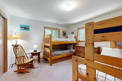 a bedroom with two bunk beds and a desk at Evergreen Escape in Truckee