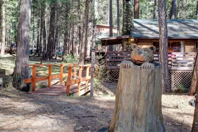 a statue of a bear on top of a tree stump at Mia Mora in Wawona