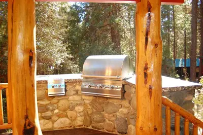 a grill on a stone wall on a porch at Tuolumne Meadow in Wawona
