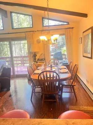 a dining room with a table and chairs at ManVee at Yosemite in Fish Camp