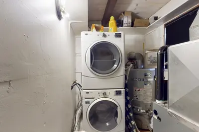 a washing machine and a washer in a room at Sioux Serenity in South Lake Tahoe