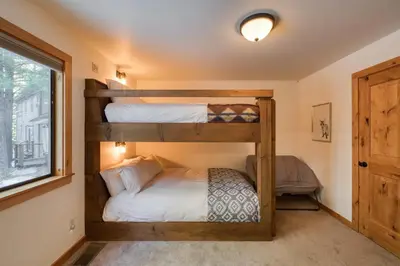 Gallery image of Cabin Fever at Tahoe Donner by Tahoe Getaways - 2 BR with Hot Tub & HOA in Truckee