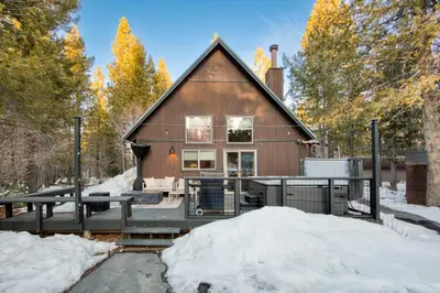 Gallery image of Cabin Fever at Tahoe Donner by Tahoe Getaways - 2 BR with Hot Tub & HOA in Truckee