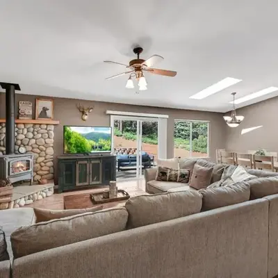Great Cabin with AC Firepit Fireplace