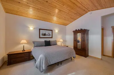 Gallery image of Great Bison Lodge at Tahoe Donner by Tahoe Getaways - Pet Friendly 4BR w HOA & Heated Driveway in Truckee