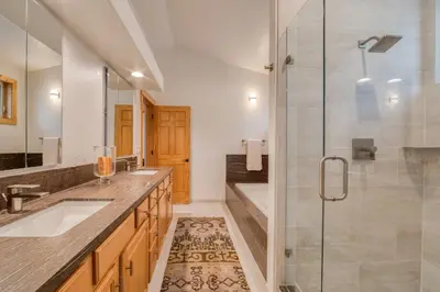 Gallery image of Great Bison Lodge at Tahoe Donner by Tahoe Getaways - Pet Friendly 4BR w HOA & Heated Driveway in Truckee