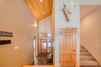 Gallery image of Great Bison Lodge at Tahoe Donner by Tahoe Getaways - Pet Friendly 4BR w HOA & Heated Driveway in Truckee