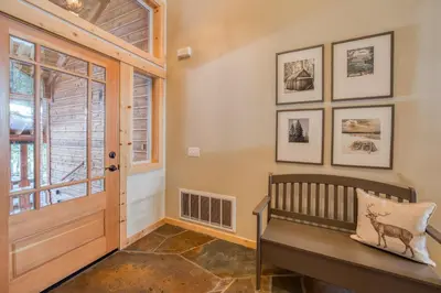 Gallery image of Great Bison Lodge at Tahoe Donner by Tahoe Getaways - Pet Friendly 4BR w HOA & Heated Driveway in Truckee