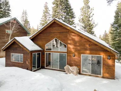 Gallery image of Great Bison Lodge at Tahoe Donner by Tahoe Getaways - Pet Friendly 4BR w HOA & Heated Driveway in Truckee