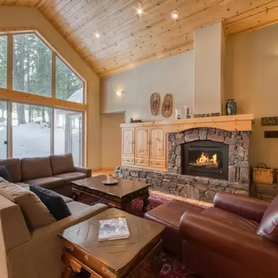Great Bison Lodge at Tahoe Donner by Tahoe Getaways - Pet Friendly 4BR w HOA & Heated Driveway