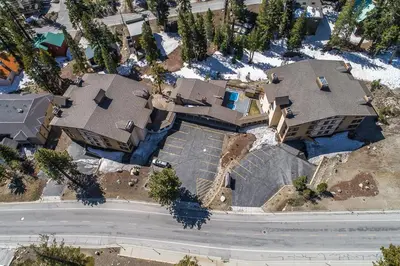 an overhead view of a house with a yard at Silverbear #41 - 2 Bedrm + Loft / 3 Bathrm 1/2 block to Canyon Lodge! Slps 8 in Mammoth Lakes