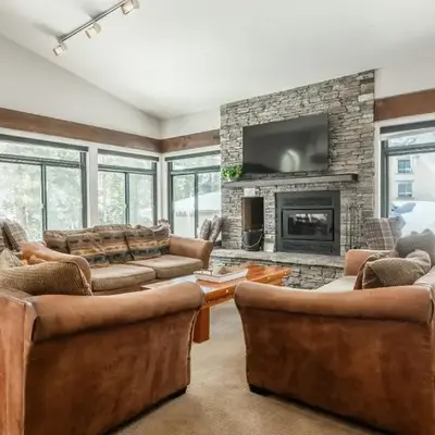 Silverbear #41 - 2 Bedrm + Loft / 3 Bathrm 1/2 block to Canyon Lodge! Slps 8