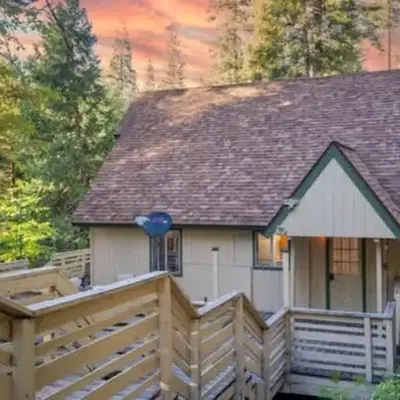Home in Yosemite-Brookside Cottage-Sleeps 10