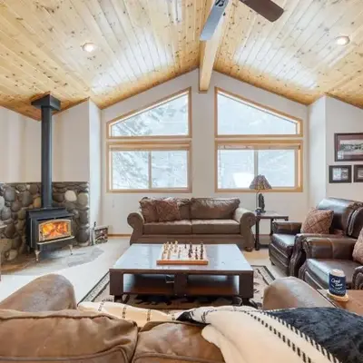 Oslo Haus by AvantStay Cabin Retreat Near Northstar Downtown Truckee