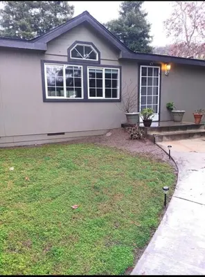 a house with a lawn in front of it at Sequoia Eagle Nest in Three Rivers