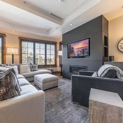Iron Horse Lodge South 302 by East West Hospitality