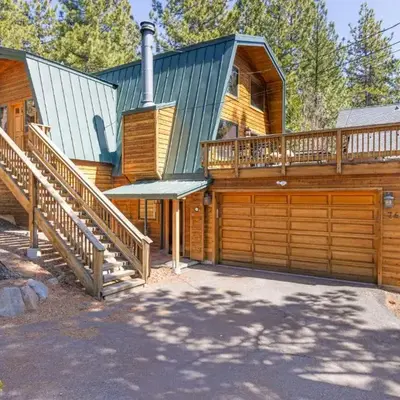 Spacious 5BDR Lake View Home w Hot Tub Close to Slopes Town Beach