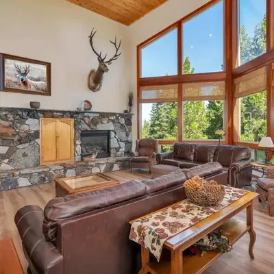 Gorgeous 5 BDR Traviloli Mountain Retreat for 10