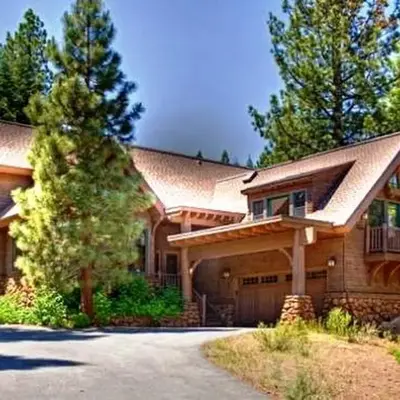 Modern Woodland Cabin Getaway with a Fireplace in Truckee