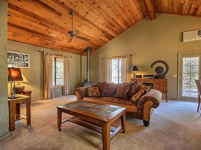 a living room with a couch and a coffee table at Family-Friendly Cabin near Yosemite National Park in California in Mariposa