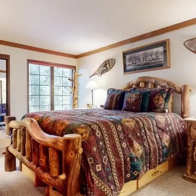 Walk to Mammoth Ski Lifts at Canyon Lodge Condo