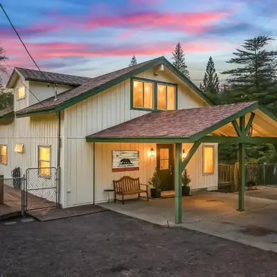 Bearfoot Cabin 15 Min to Yosemite Gate!