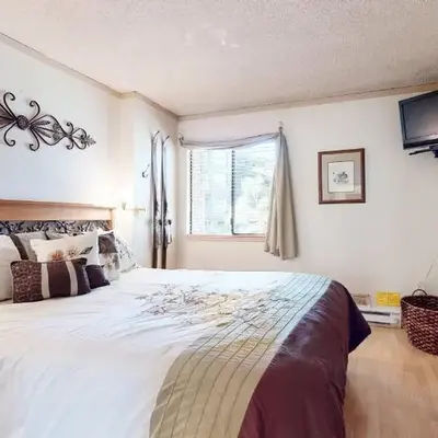 Summit Cozy Condo Getaway