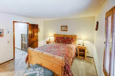 a bedroom with a bed and two tables with lamps at Winterset #01 Condo Near Year-Round Fun in Mammoth Lakes