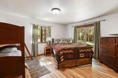 Gallery image of Elm Street Getaway Sleeps 8 in Tahoma