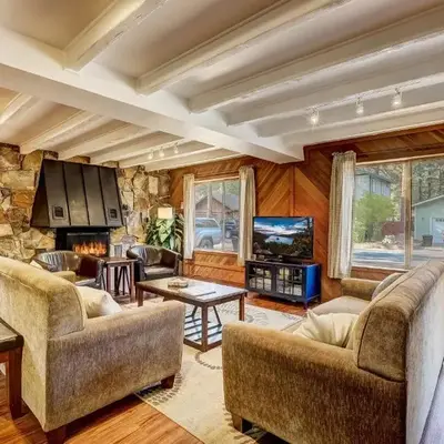 Paloma Place Lakeview Home Hot Tub Game Room