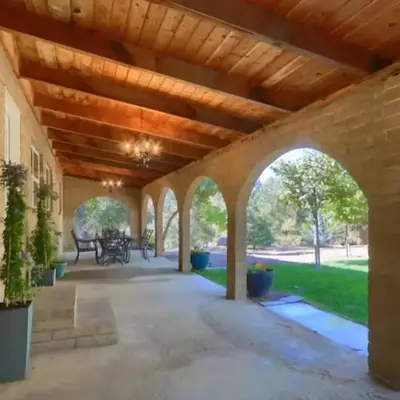 La Dolce Villa Pond Retreat in Yosemite