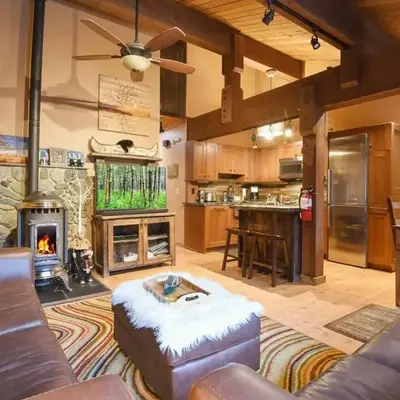 North Lake Tahoe Alpine Retreat 5 Min to Skiing